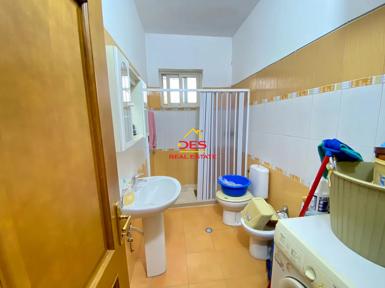 Shitet shtëpi private te shkolla e aviacionit, vlorë