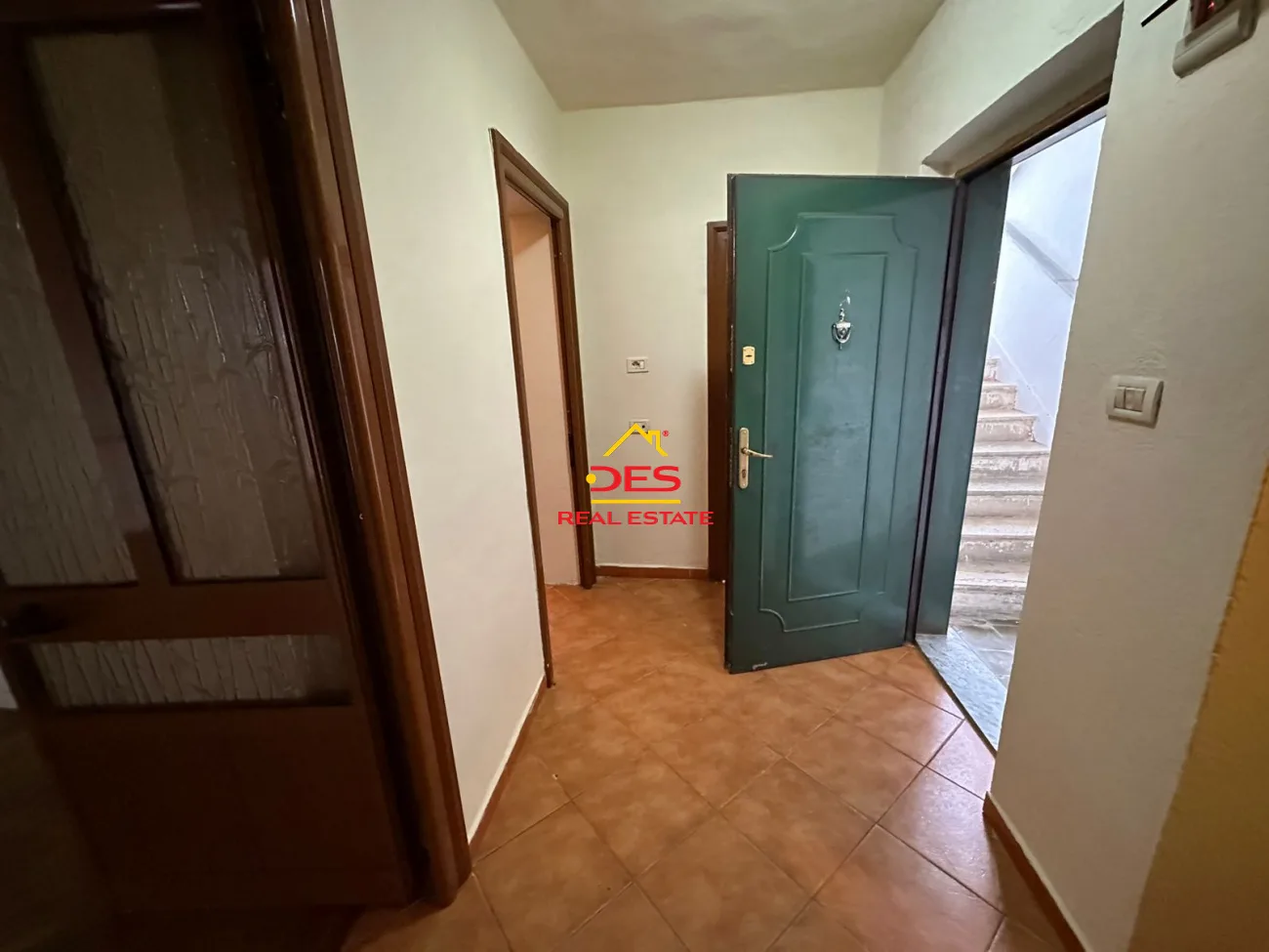 Jepet me qira apartament 2+1 i pa mobiluar, elbasan.