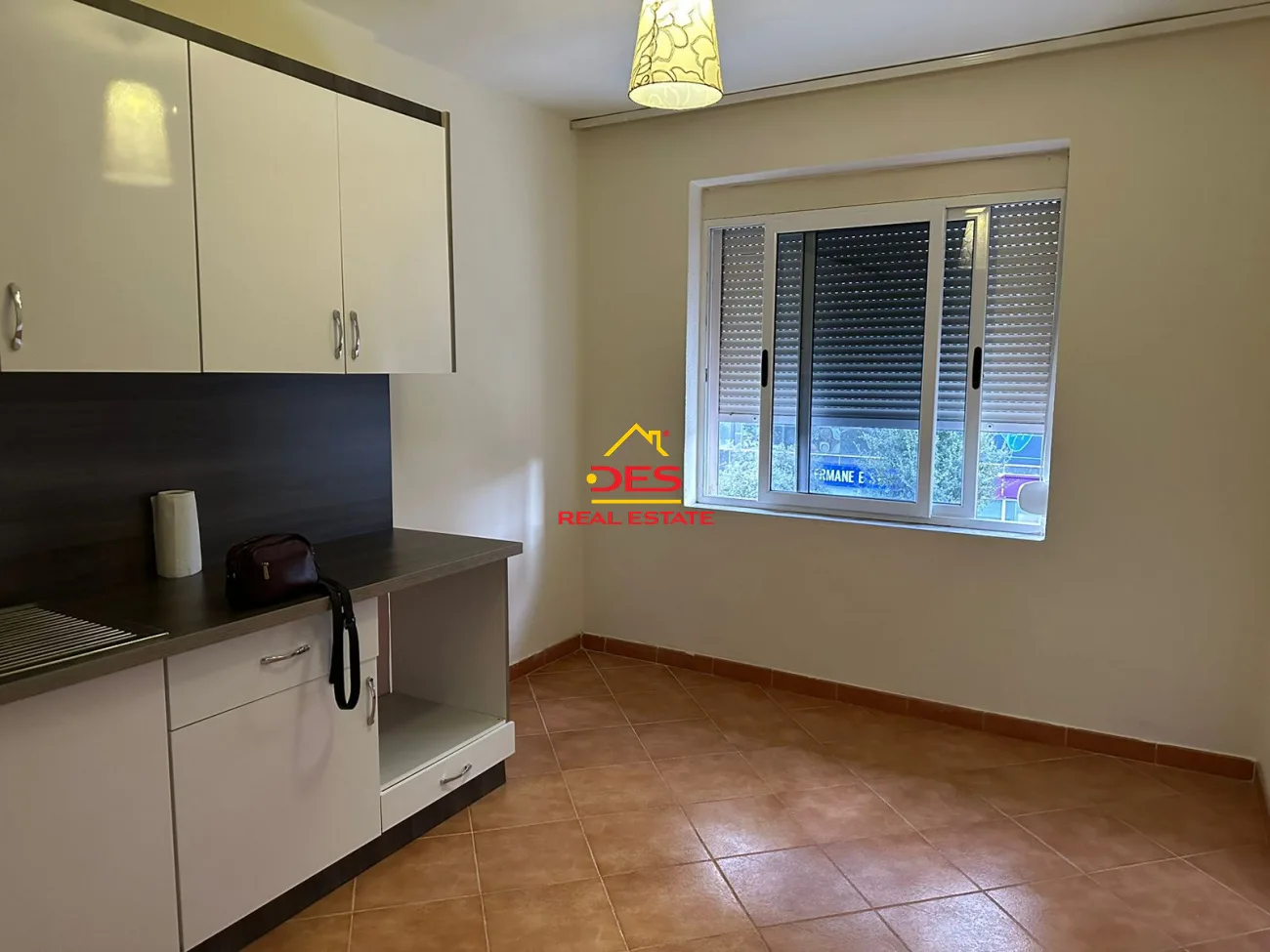 Jepet me qira apartament 2+1 i pa mobiluar, elbasan.