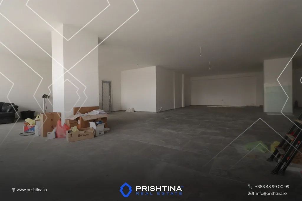 Lokal në shitje 215m² te Rruga A