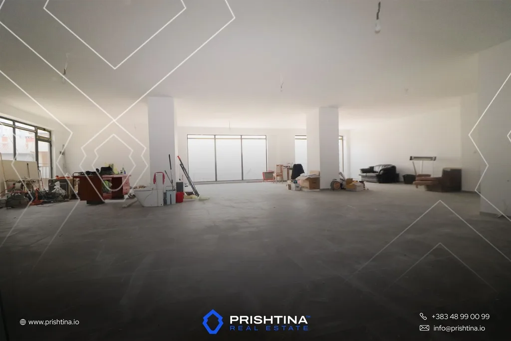 Lokal në shitje 215m² te Rruga A