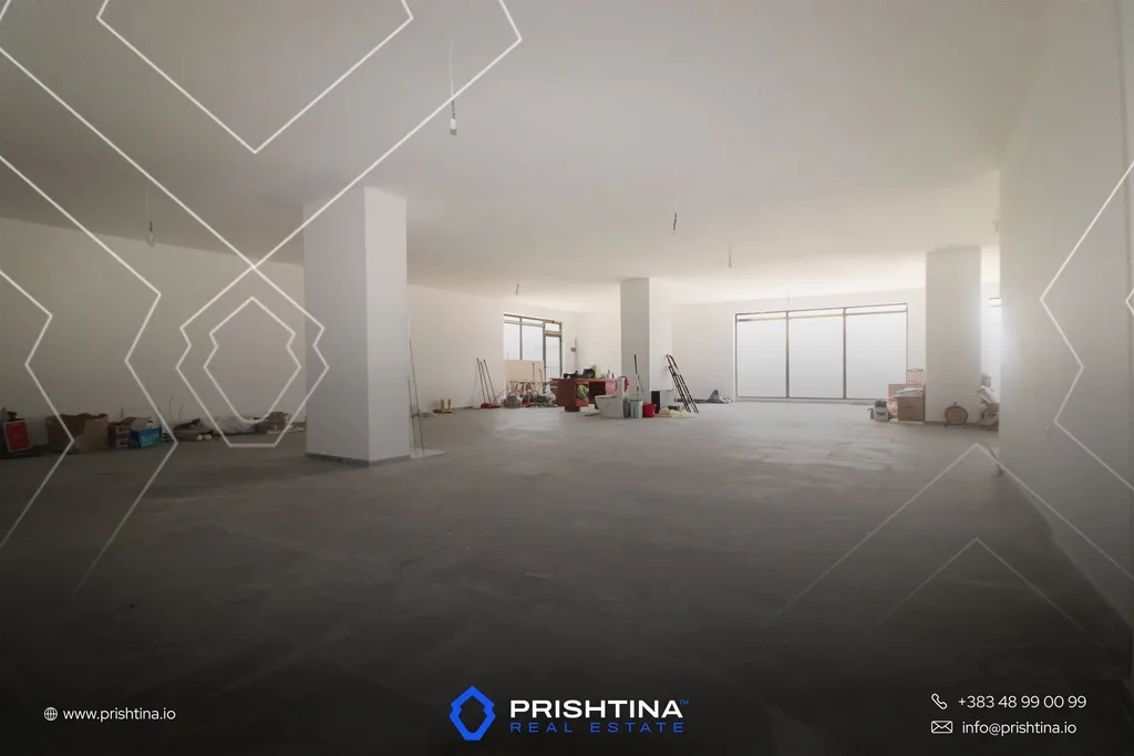 Lokal në shitje 215m² te Rruga A