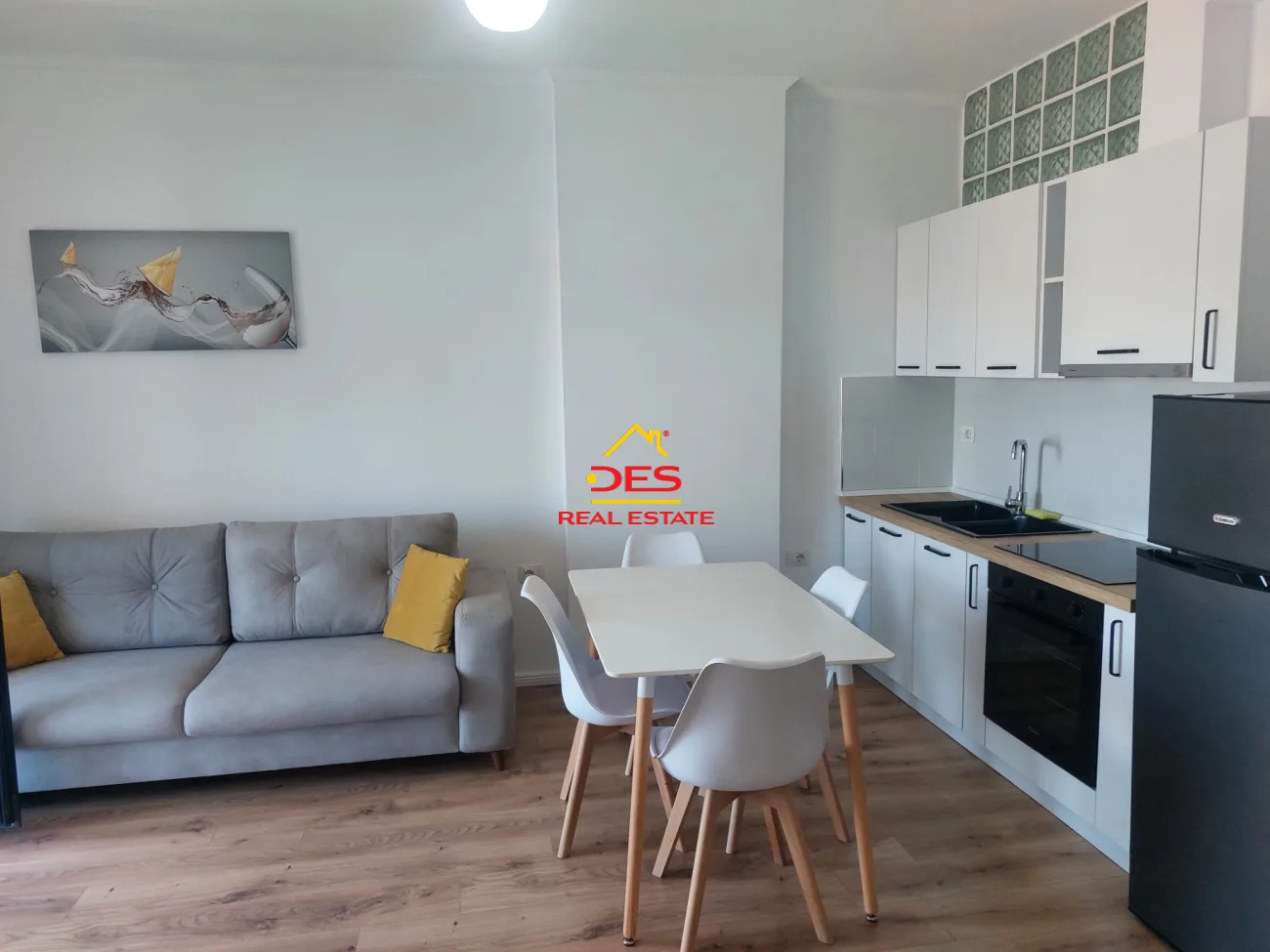 Jepet me qira apartament 1+1 në lungomare, vlorë