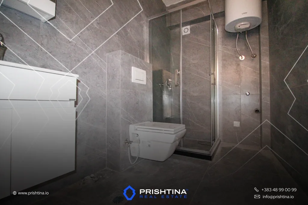 Penthouse me qira 210m² + 140m² terasë në Dragodan