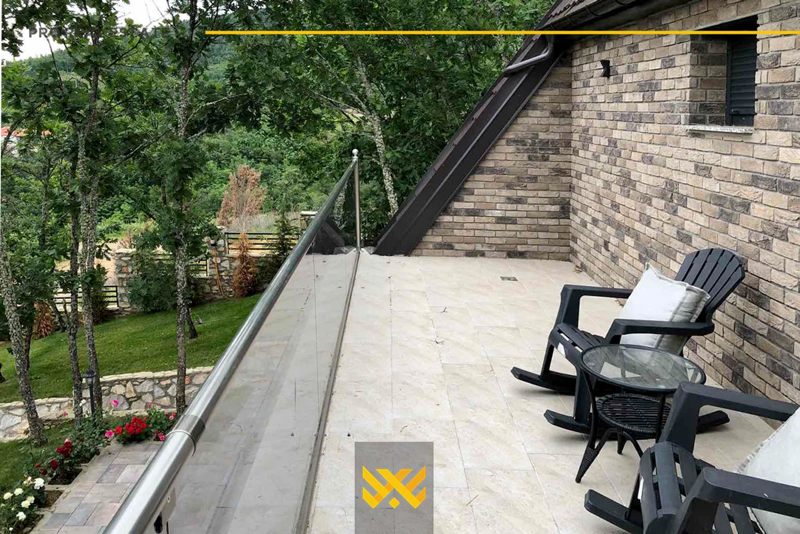 Shtëpi 240m² në #SHITJE në Makresh të Poshtëm.