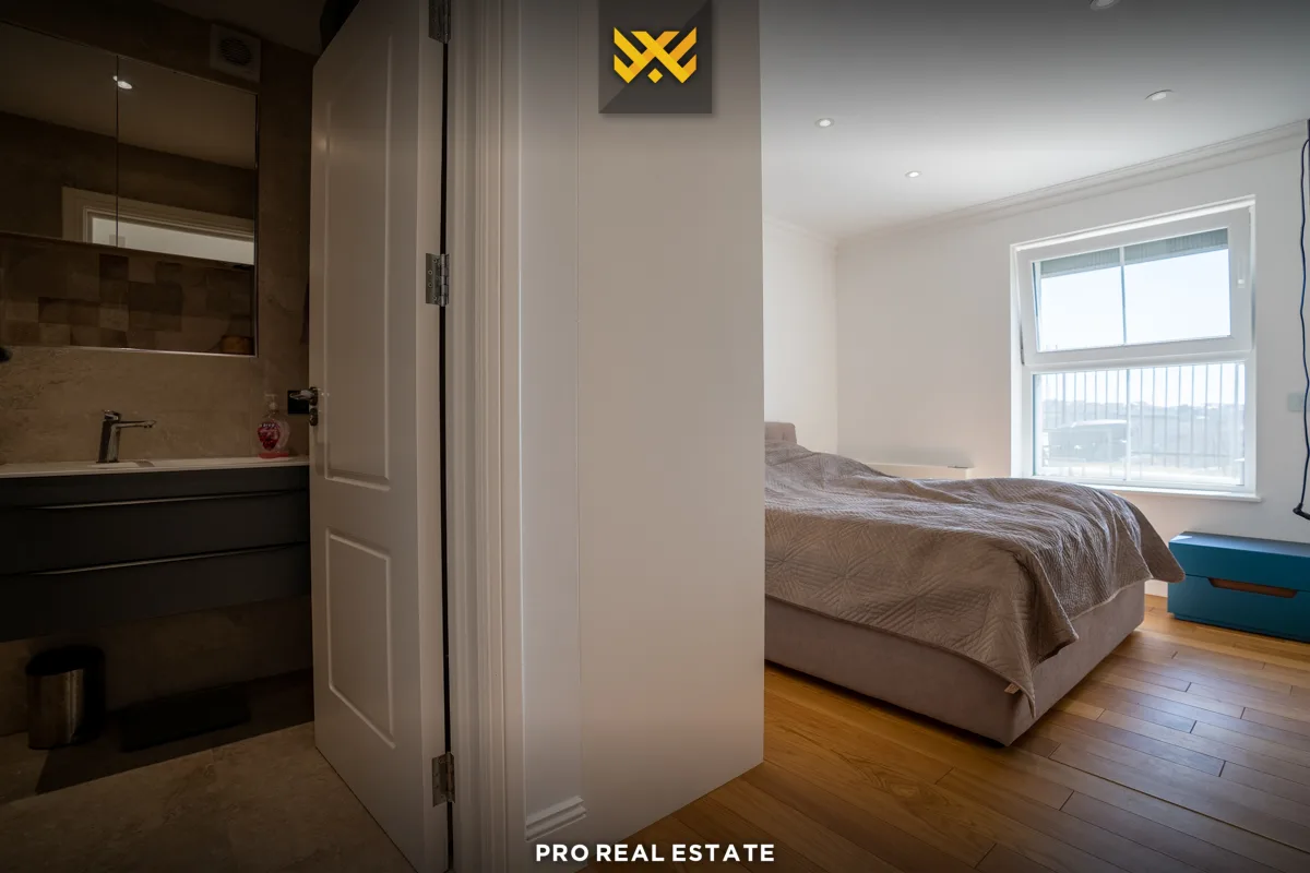 Shtëpi 300m² + 30m² për #SHITJE në Lagjen Chelsea Point.