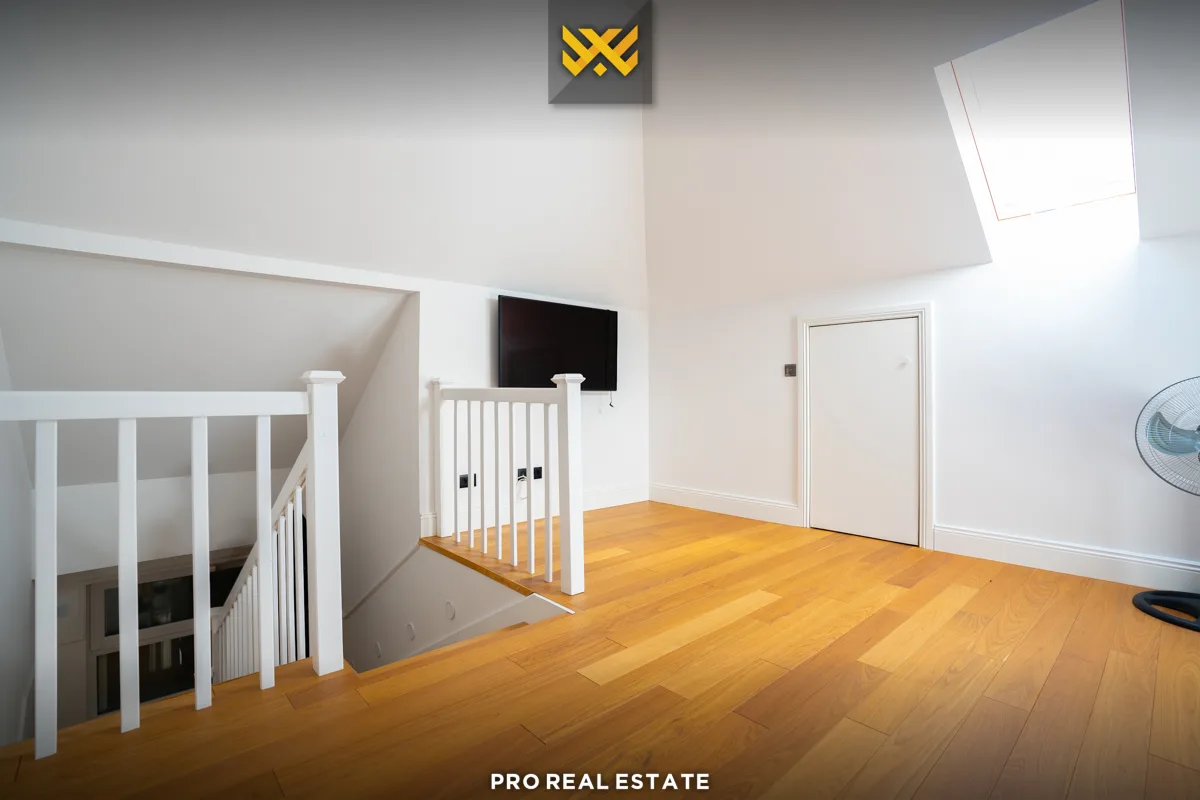 Shtëpi 300m² + 30m² për #SHITJE në Lagjen Chelsea Point.
