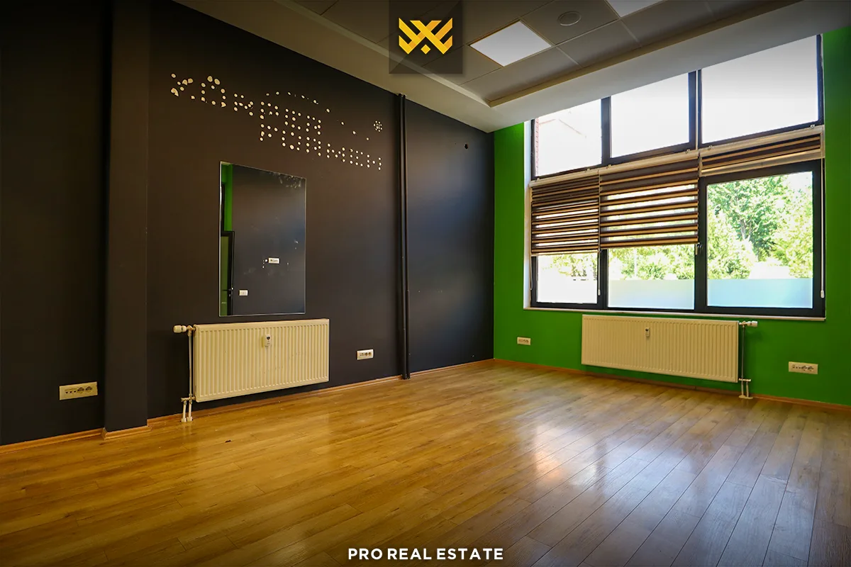Lokal - Zyrë 150m² me #QIRA në Bregun e Diellit.
