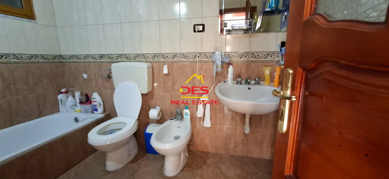 Shitet vilë 2 katëshe te ish kinema “ali demi” ,vlorë.
