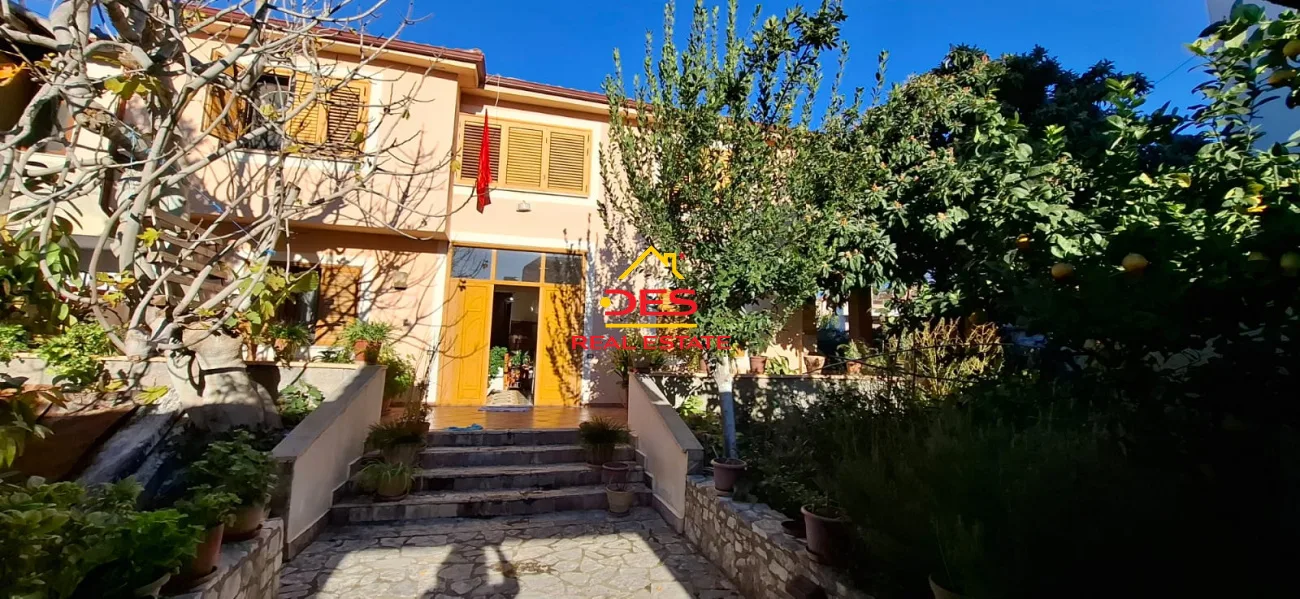 Shitet vilë 2 katëshe te ish kinema “ali demi” ,vlorë.
