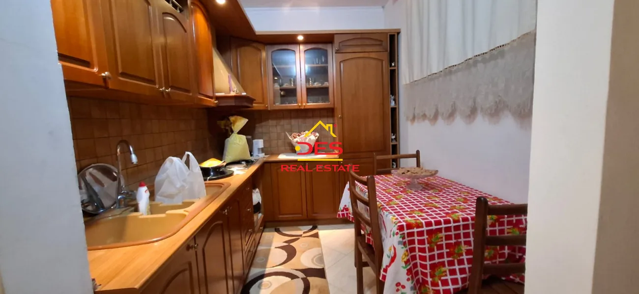 Shitet vilë 2 katëshe te ish kinema “ali demi” ,vlorë.