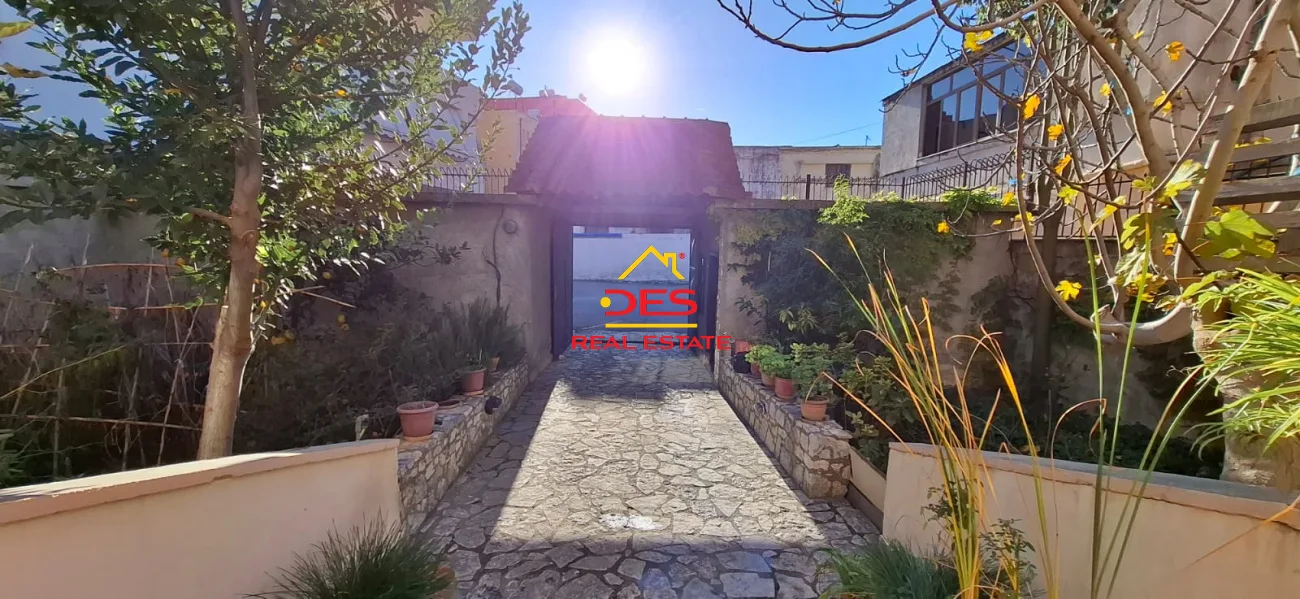 Shitet vilë 2 katëshe te ish kinema “ali demi” ,vlorë.
