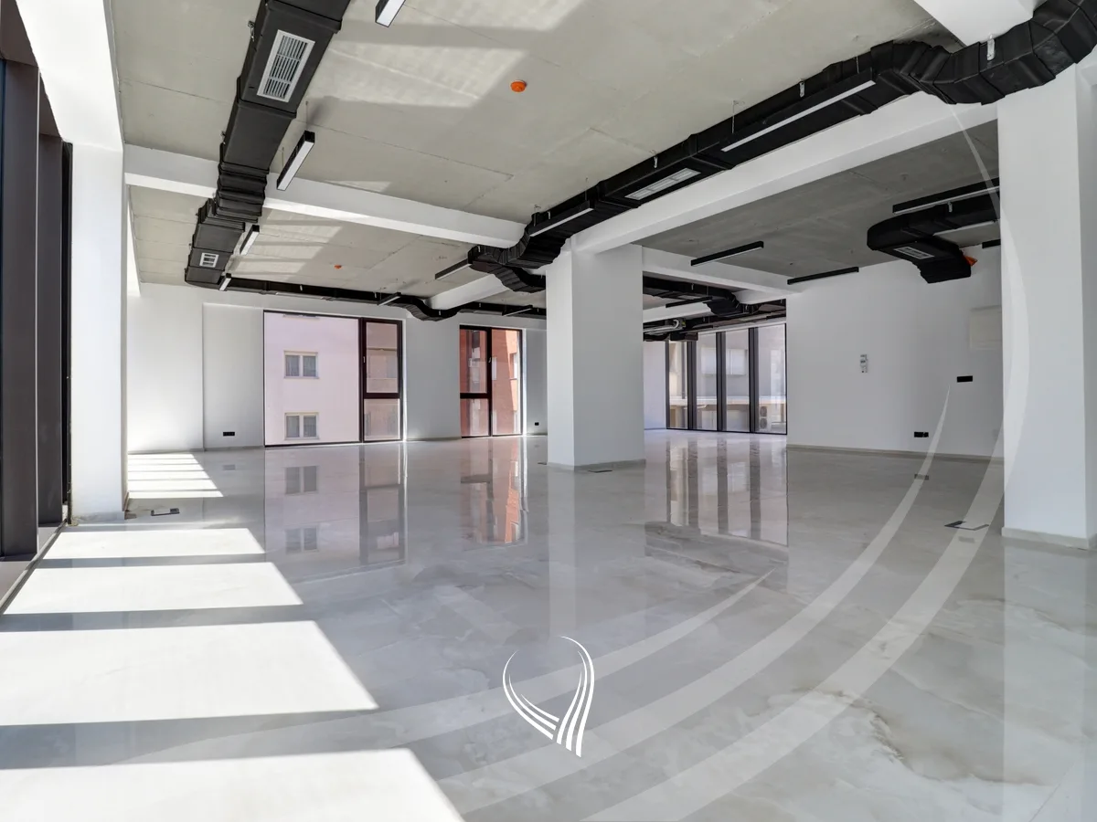 Lokal 297.83m2 me qira në lagjen Mati 1