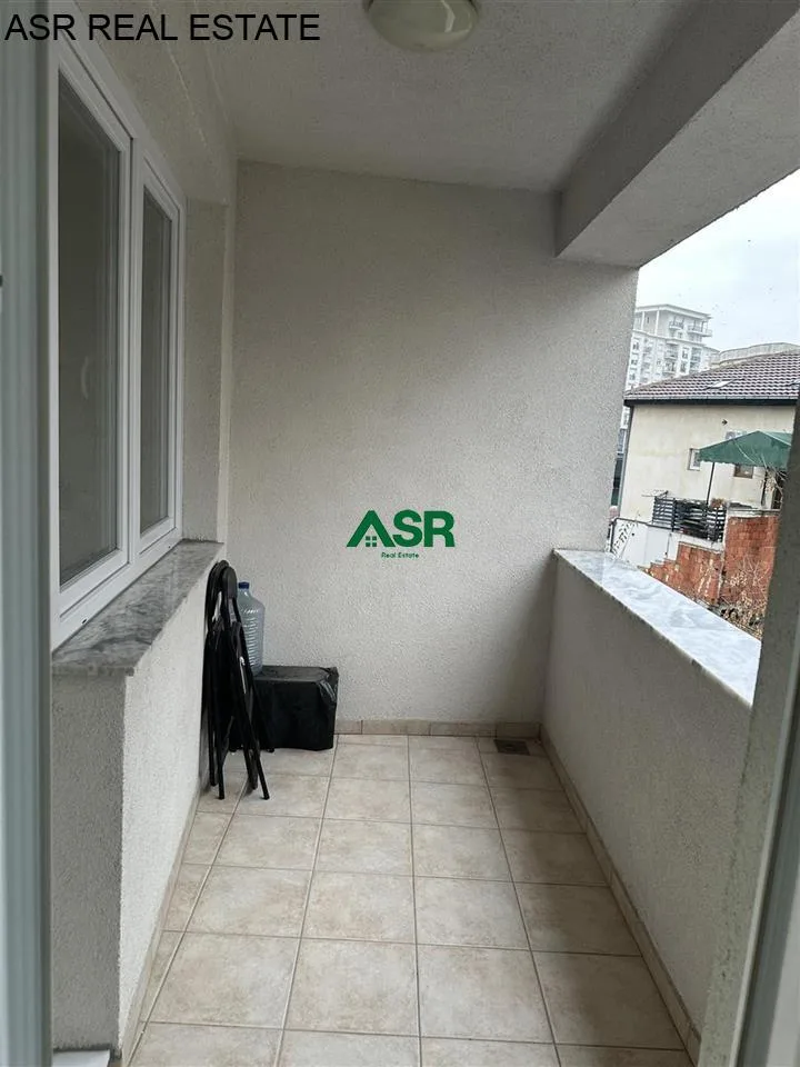 #ID:3226 Banesë  Zyre 60m2 me #qira në lagjen  Tophane