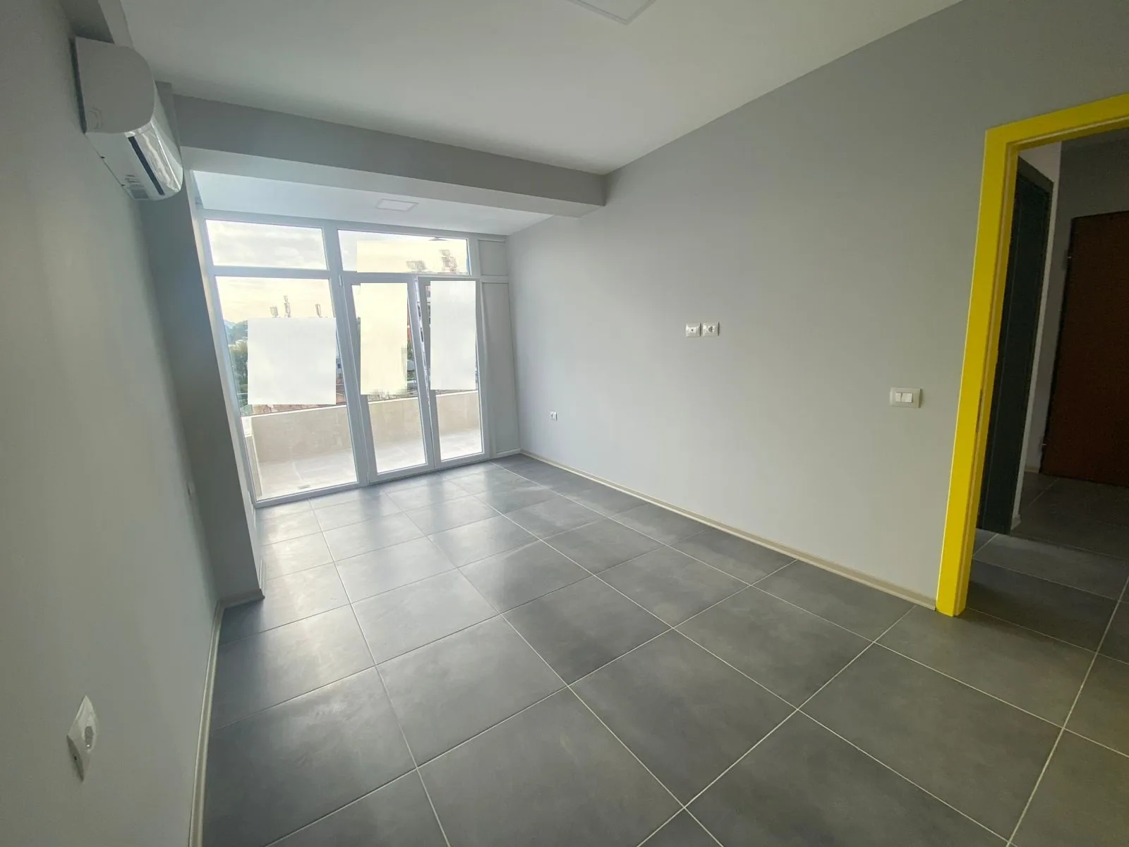 Zyre me Qera tek Rruga e Elbasanit (ID BZ2665) Tirane.