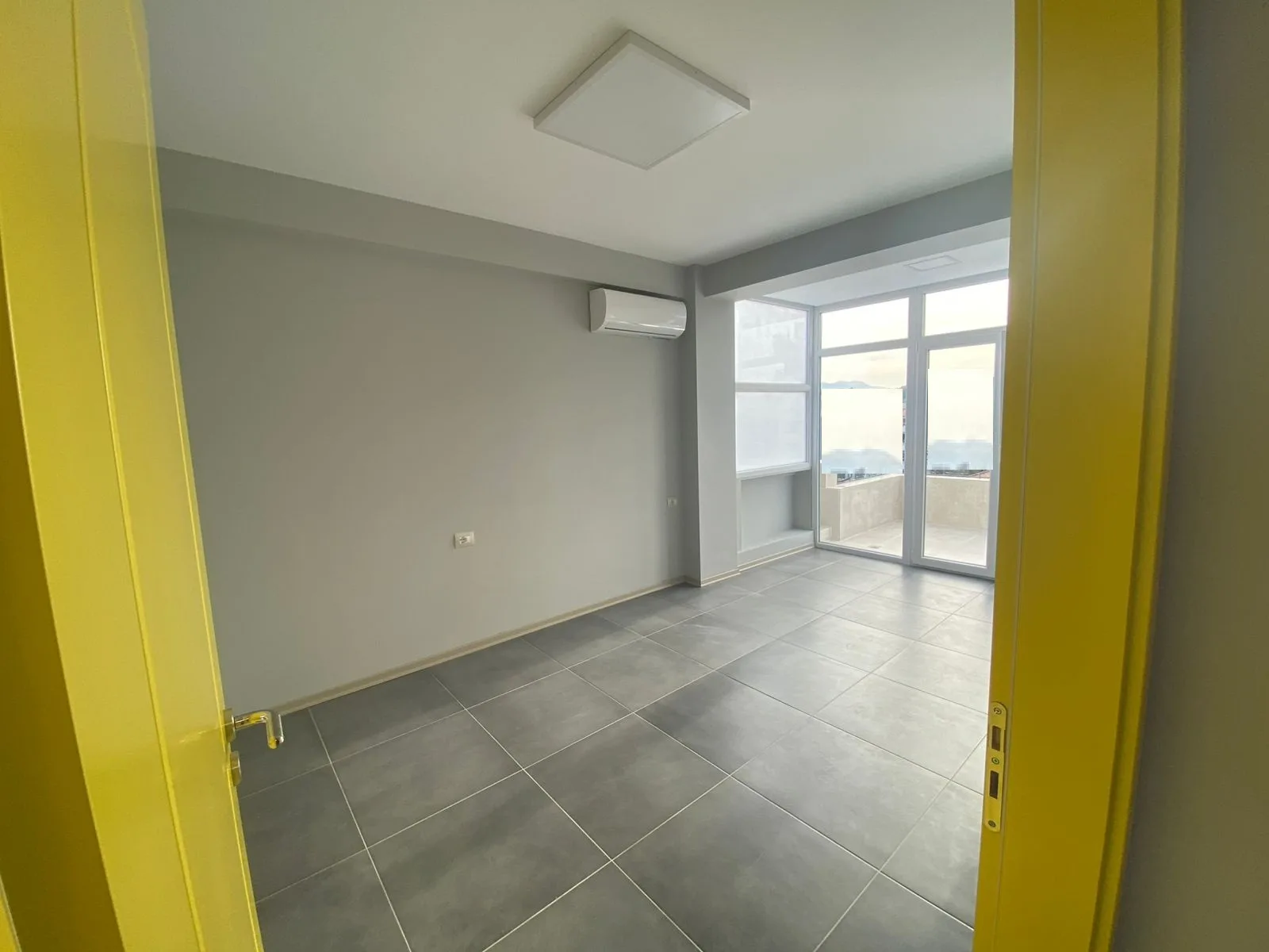 Zyre me Qera tek Rruga e Elbasanit (ID BZ2665) Tirane.