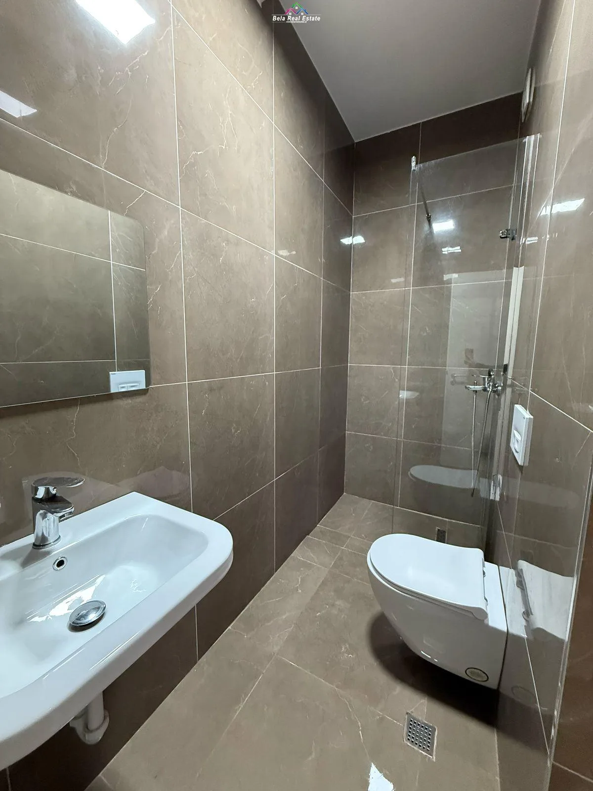 Apartamet Me Qera 2+1+2 Tek 21 Dhjetori (ID B2201212) Tirane.