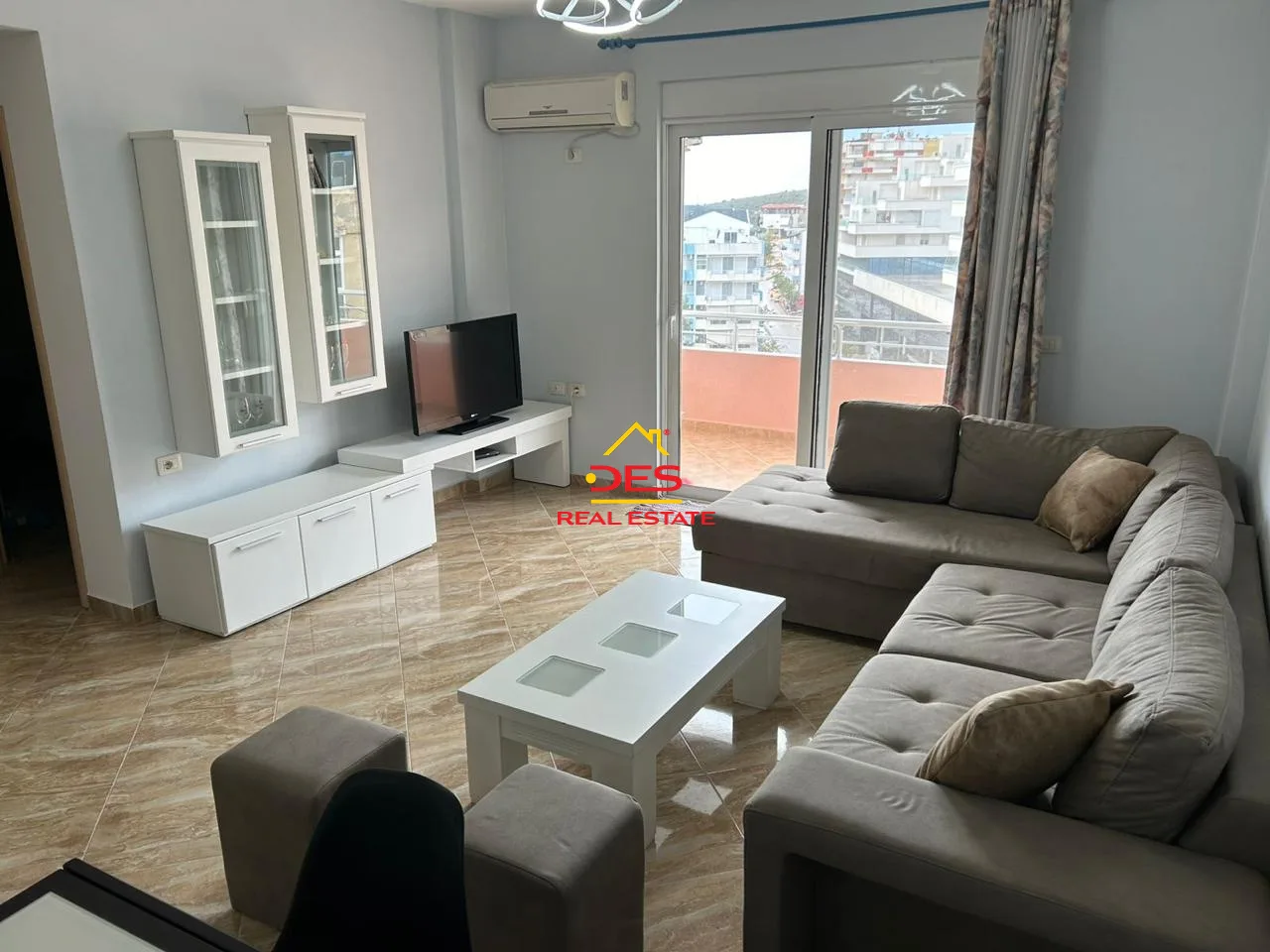 Shitet apartament 2+1 në sarandë
