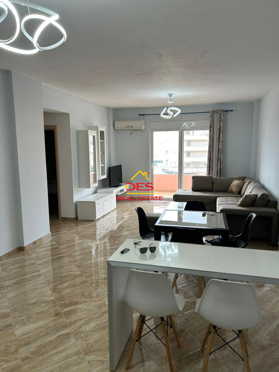 Shitet apartament 2+1 në sarandë