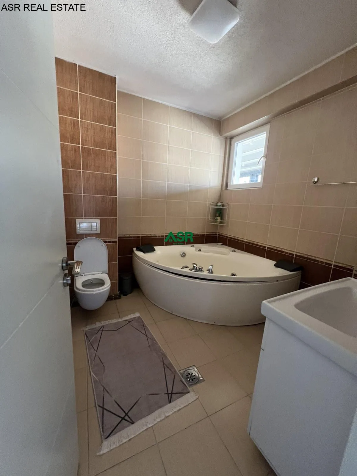#ID:2195 Banesë  Penthouse 165m2 me #qira në udhekryqin ndermjet rruges B dhe C