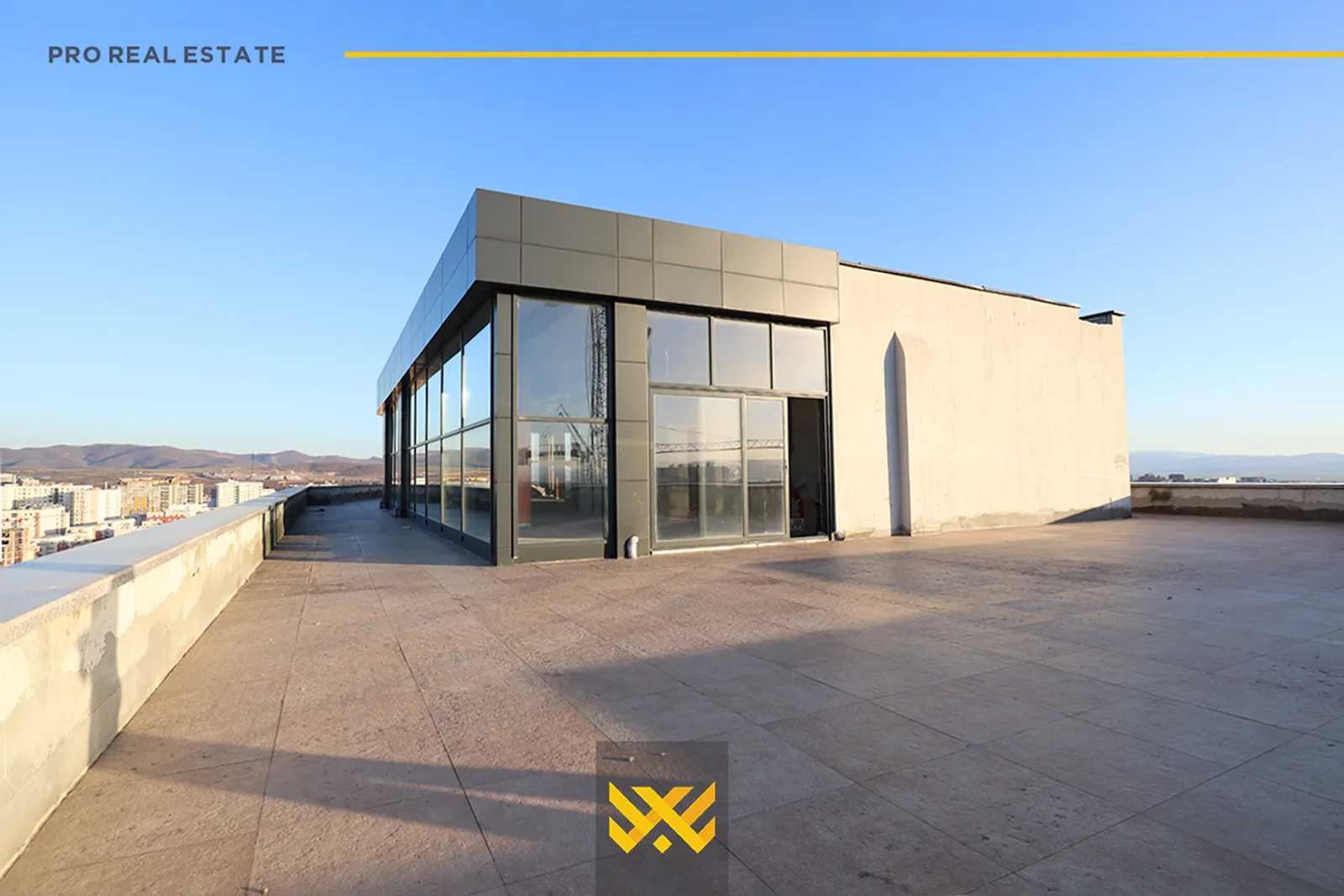 Penthouse 350m² me QIRA në Bregun e Diellit