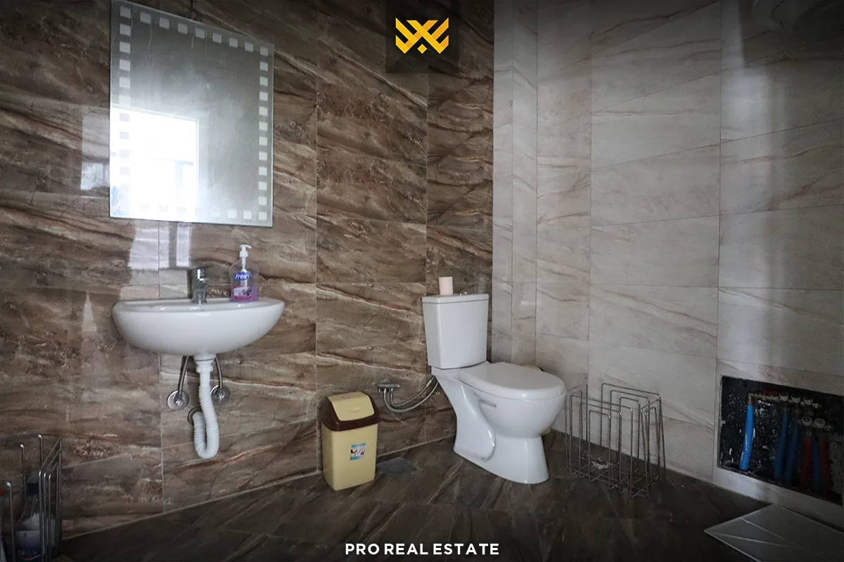 Lokal 114.7m² për #SHITJE në Lagjen e Spitalit.