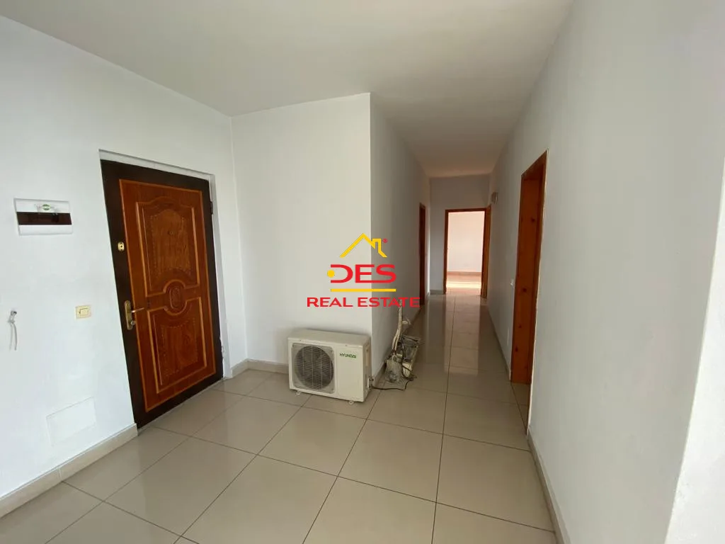 JEPET ME QERA 2+1,Komuna e Parisit, Tiranë