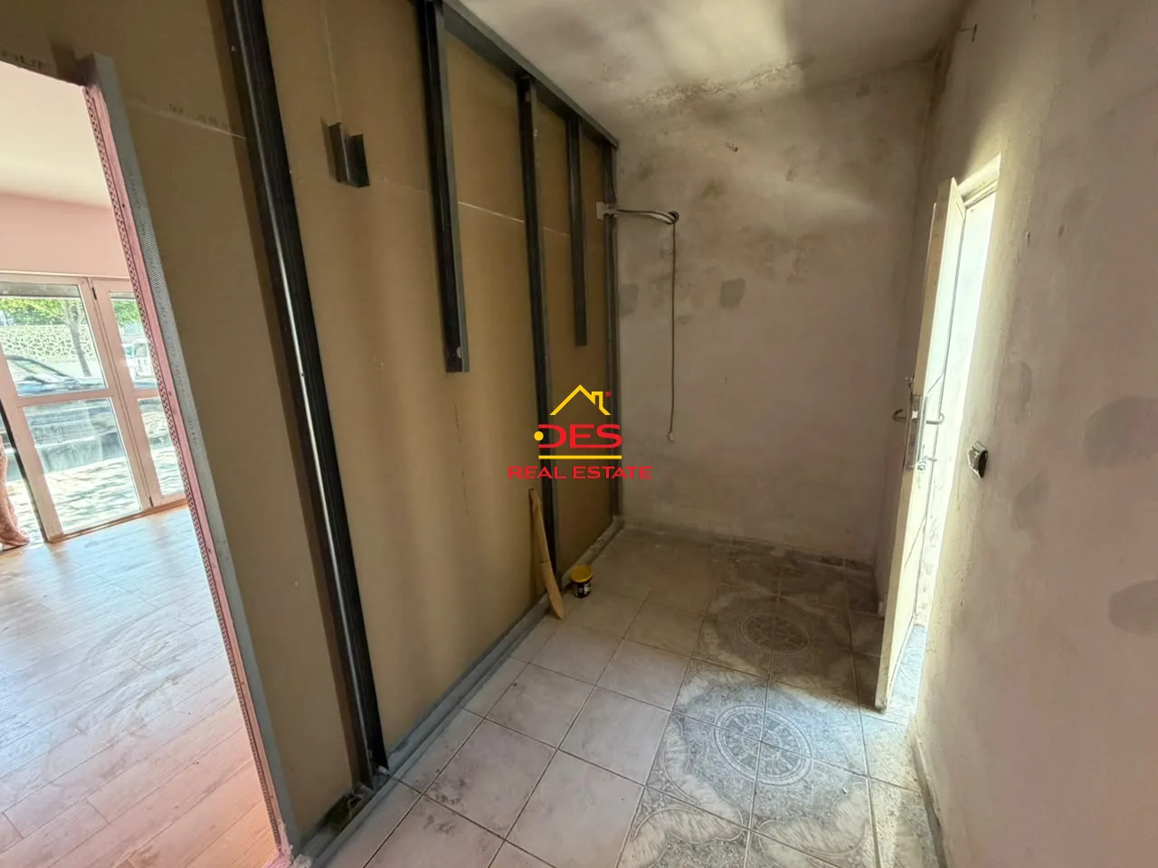 Jepet me qira ambient biznesi në çentrale, vlorë