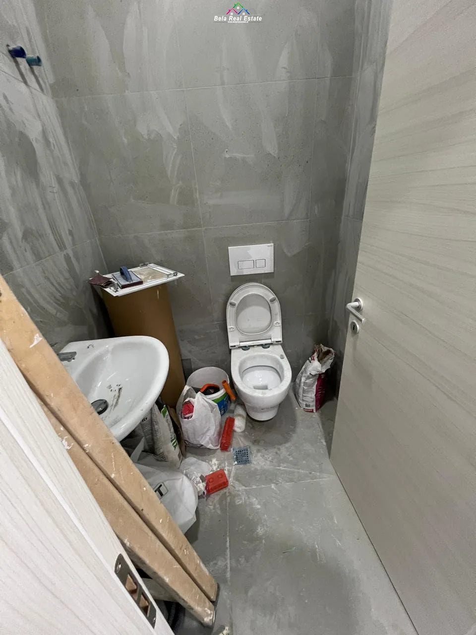 Zyre Me Qera Tek River Residence (ID BZ2870) Tirane