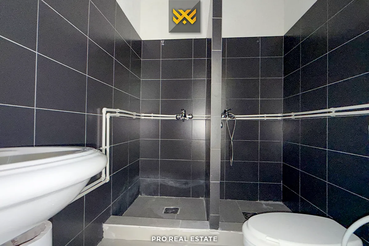 Lokal 176m² me #QIRA në Tophane