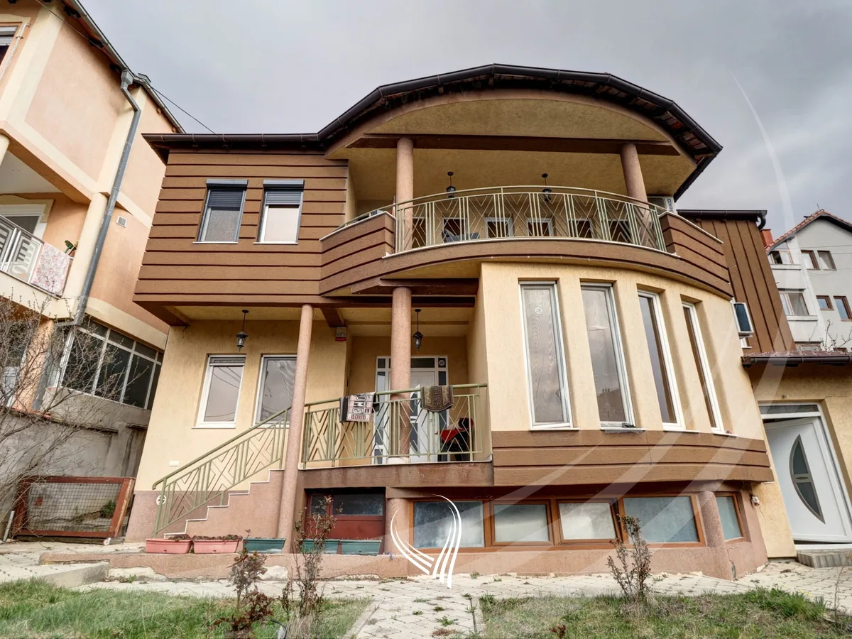 Shtëpi me 4 dhoma gjumi në shitje në lagjen Arbëria – Dragodan