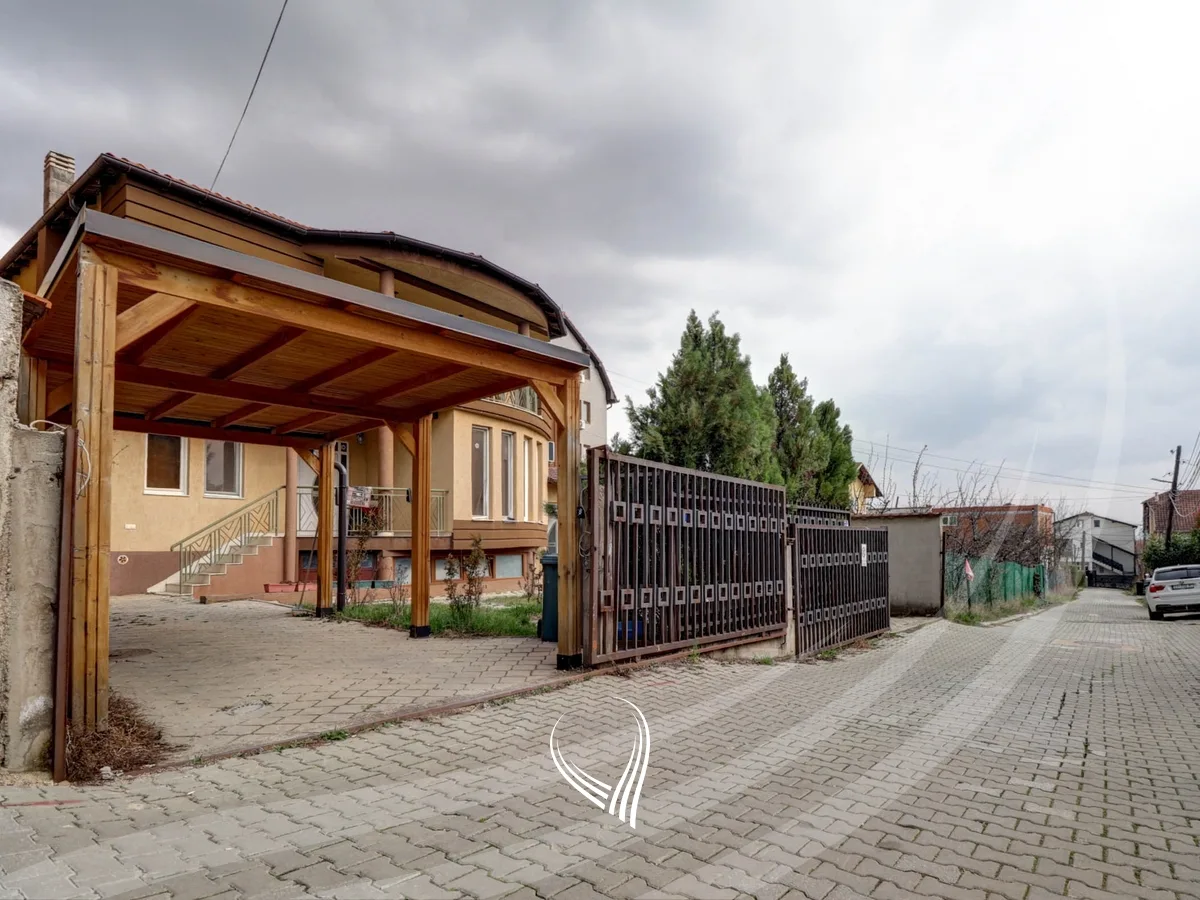Shtëpi me 4 dhoma gjumi në shitje në lagjen Arbëria – Dragodan