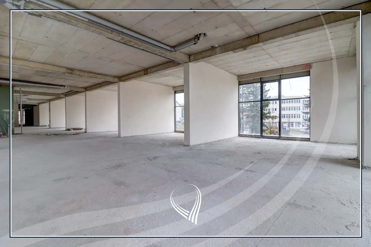 Lokal 1062 m2 me qira në lagjen e Muhaxherëve
