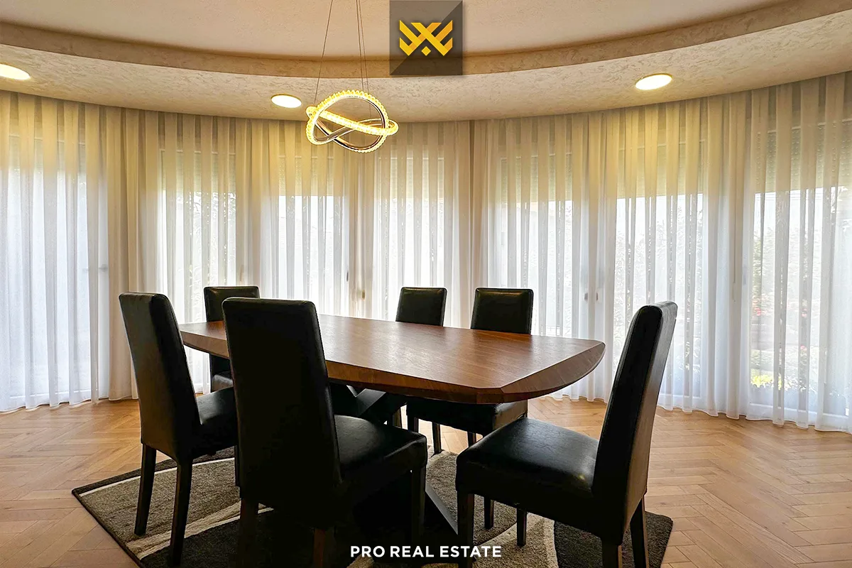 Shtëpi 240m² për #SHITJE në Veternik