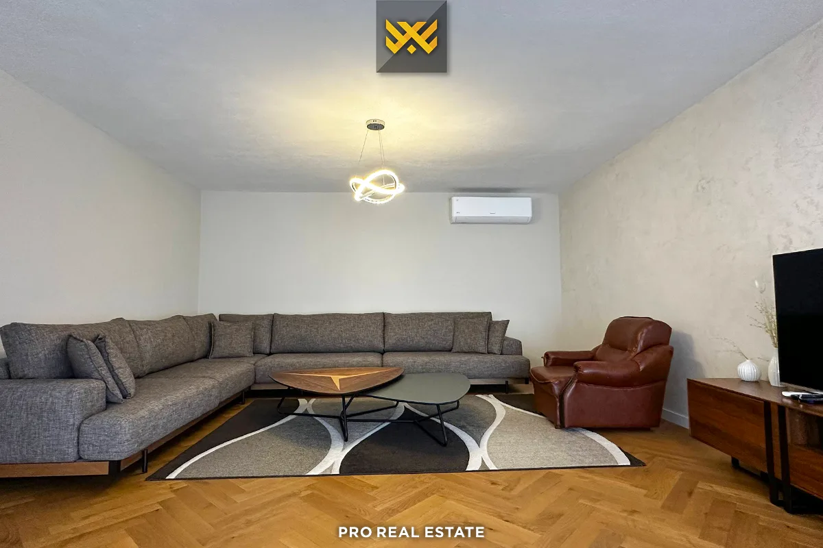 Shtëpi 240m² për #SHITJE në Veternik