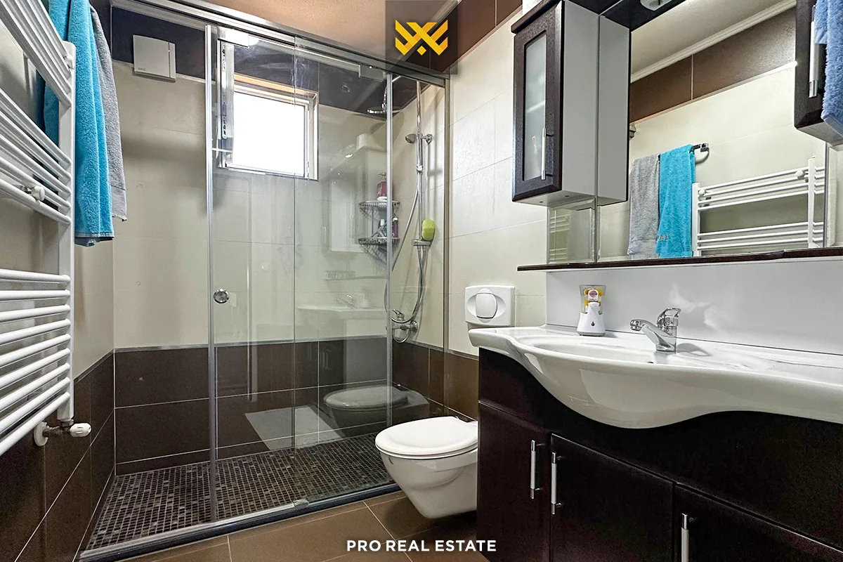 Shtëpi 240m² për #SHITJE në Veternik