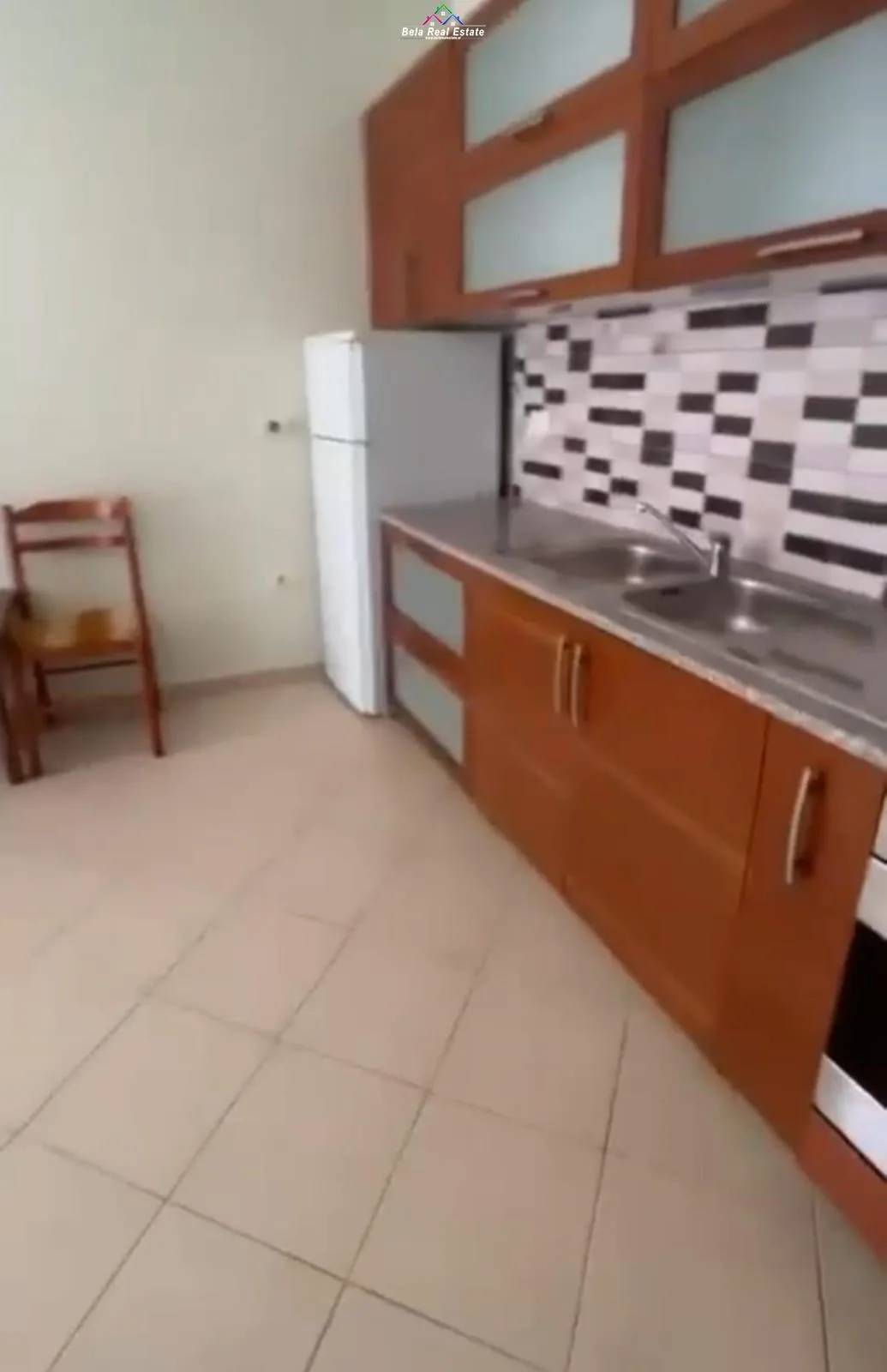 Apartament me qera 1+1 tek Komuna e Parisit (ID B210811) Tirane