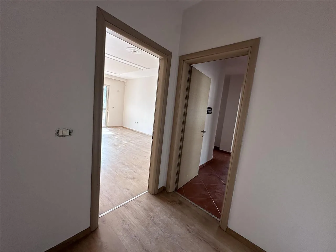 Apartament Me Qera 3+1 Tek Ish Tregu Elektrik (ID B230160) Tirane.