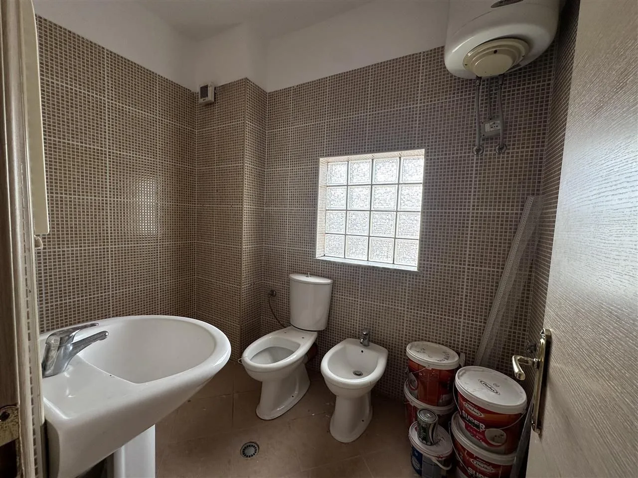 Apartament Me Qera 3+1 Tek Ish Tregu Elektrik (ID B230160) Tirane.