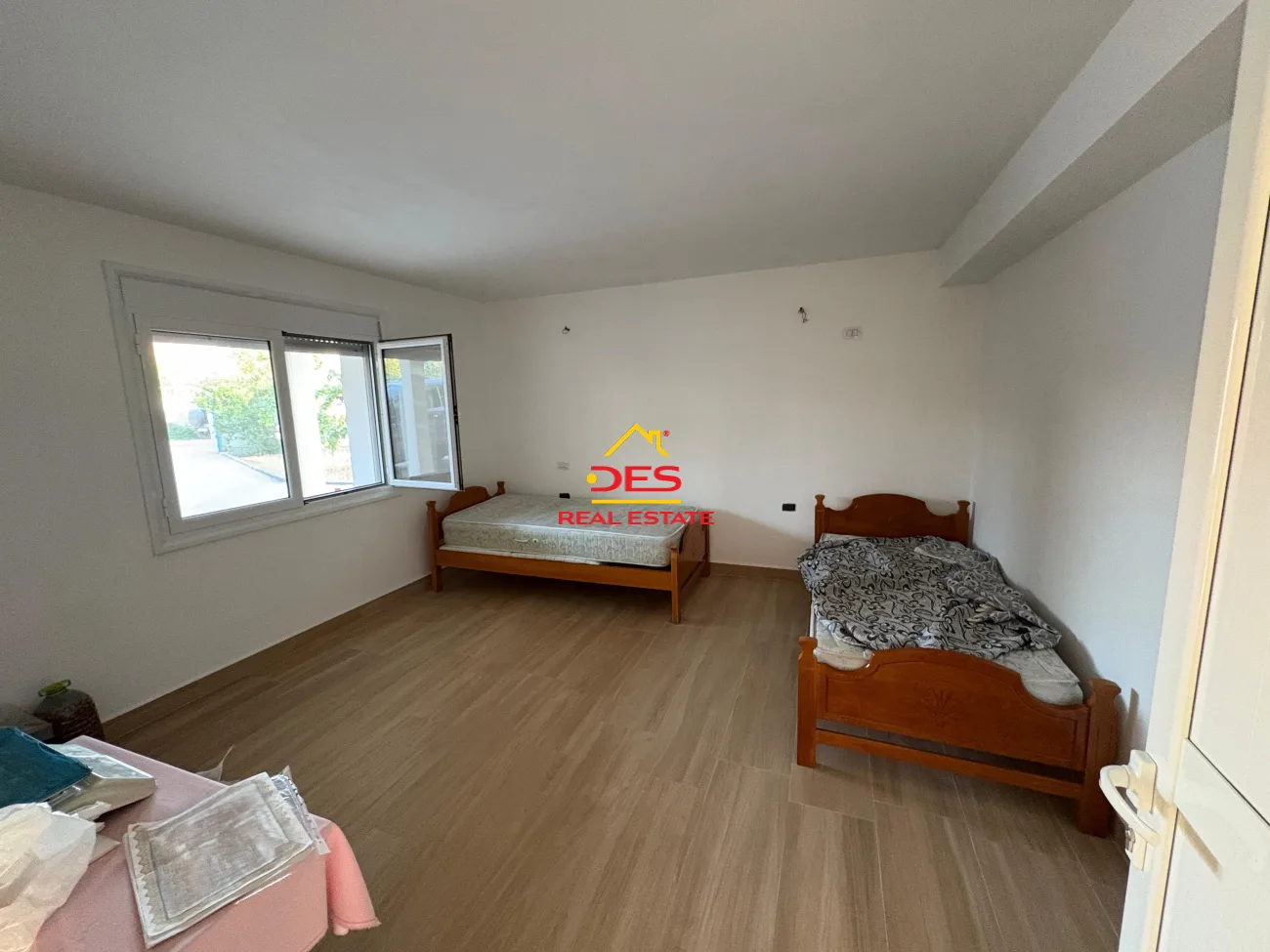 Shitet vilë 2 katëshe te fusha e druve ,vlorë.