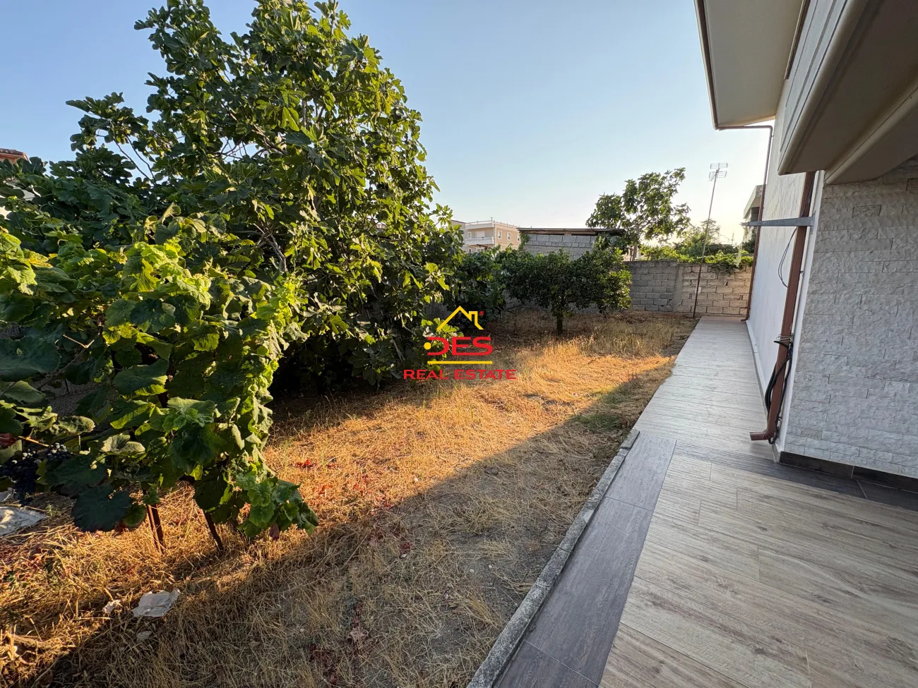 Shitet vilë 2 katëshe te fusha e druve ,vlorë.
