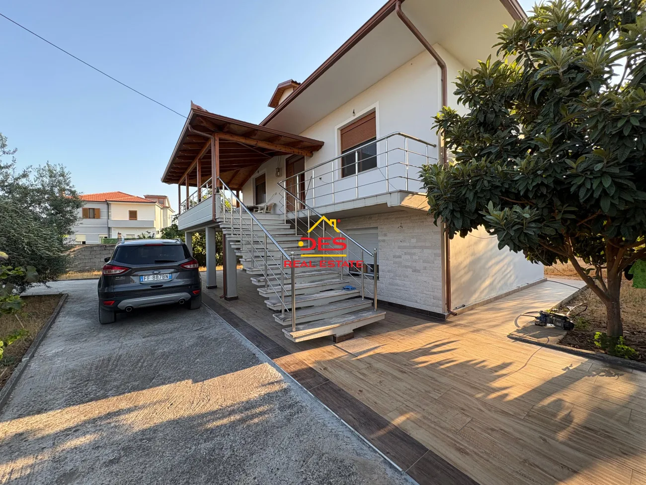 Shitet vilë 2 katëshe te fusha e druve ,vlorë.