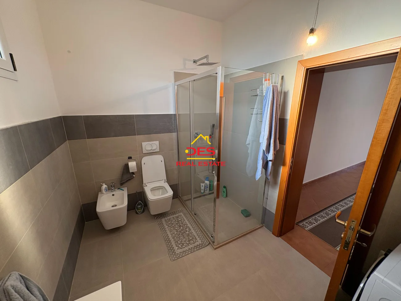 Shitet vilë 2 katëshe te fusha e druve ,vlorë.