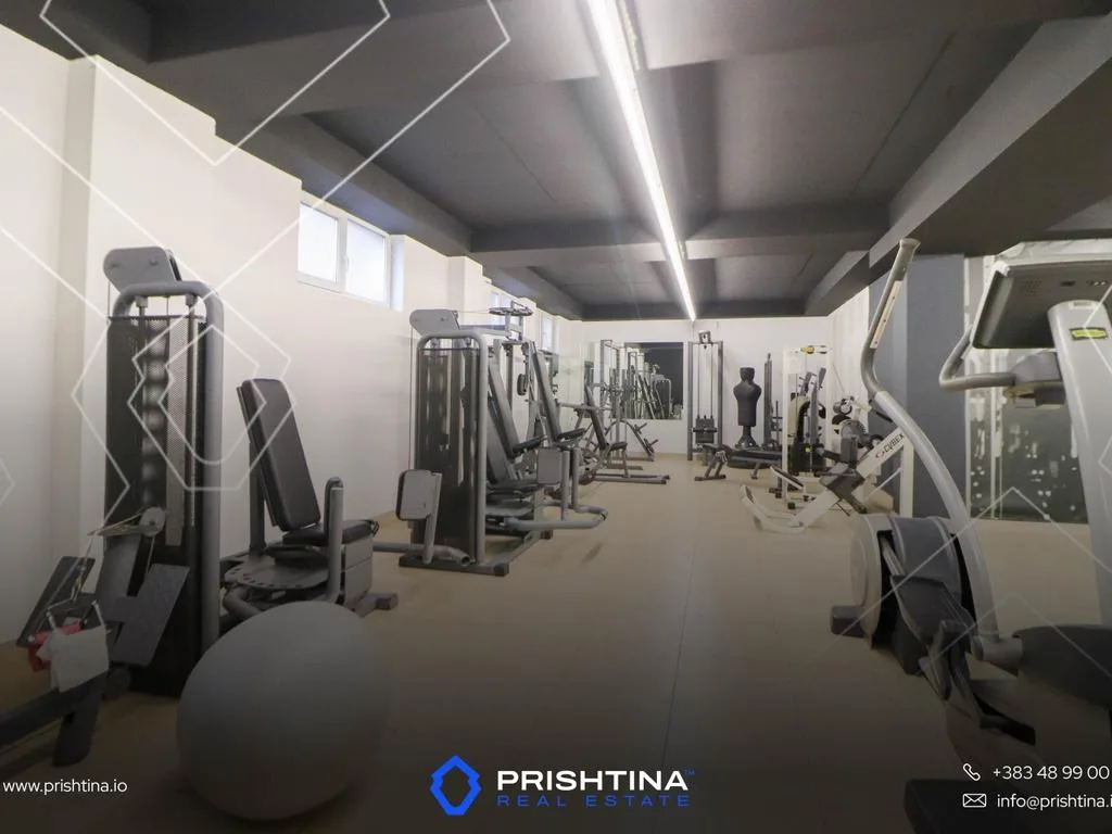 Lokal me qira 300m² në Fushë Kosovë