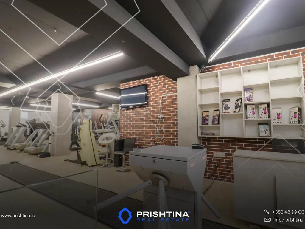 Lokal me qira 300m² në Fushë Kosovë