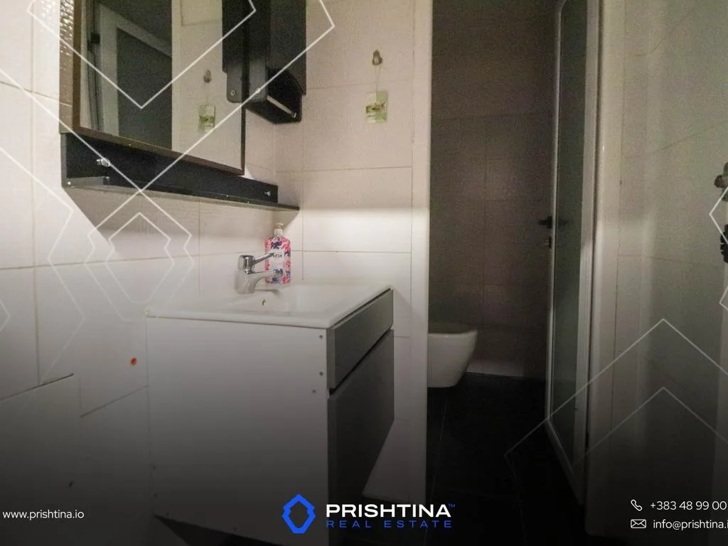 Lokal me qira 300m² në Fushë Kosovë