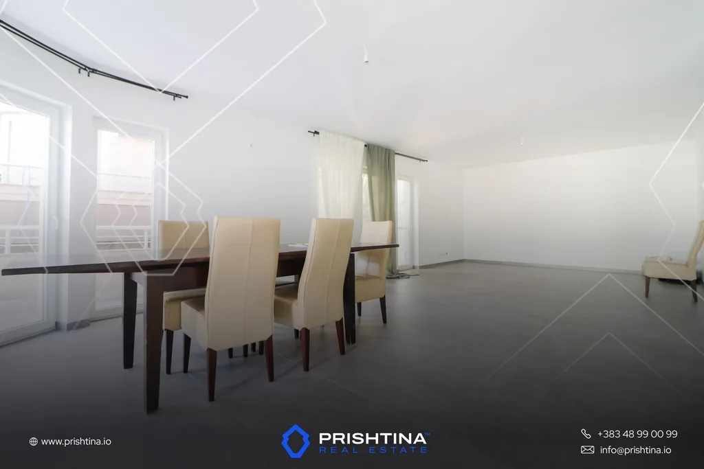 Shtëpi me qira 450m² në Veternik