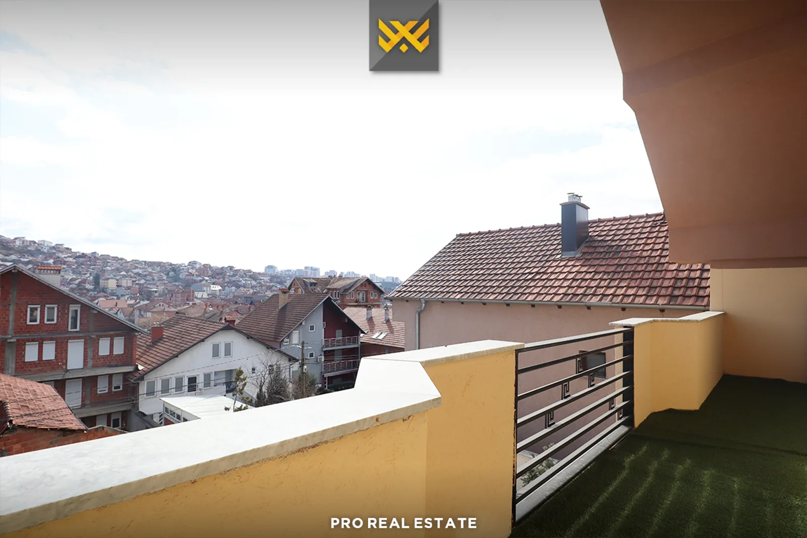 Shtëpi 200m² + 100m² në #SHITJE në Kodrën e Trimave.
