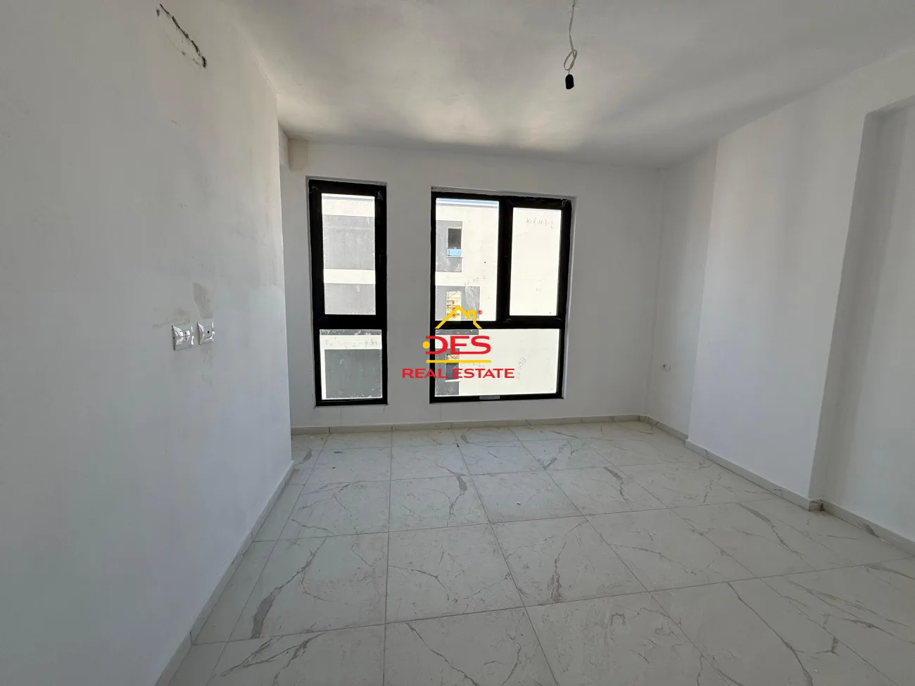 Shitet apartament 2+1+2 në orikum ,vlorë