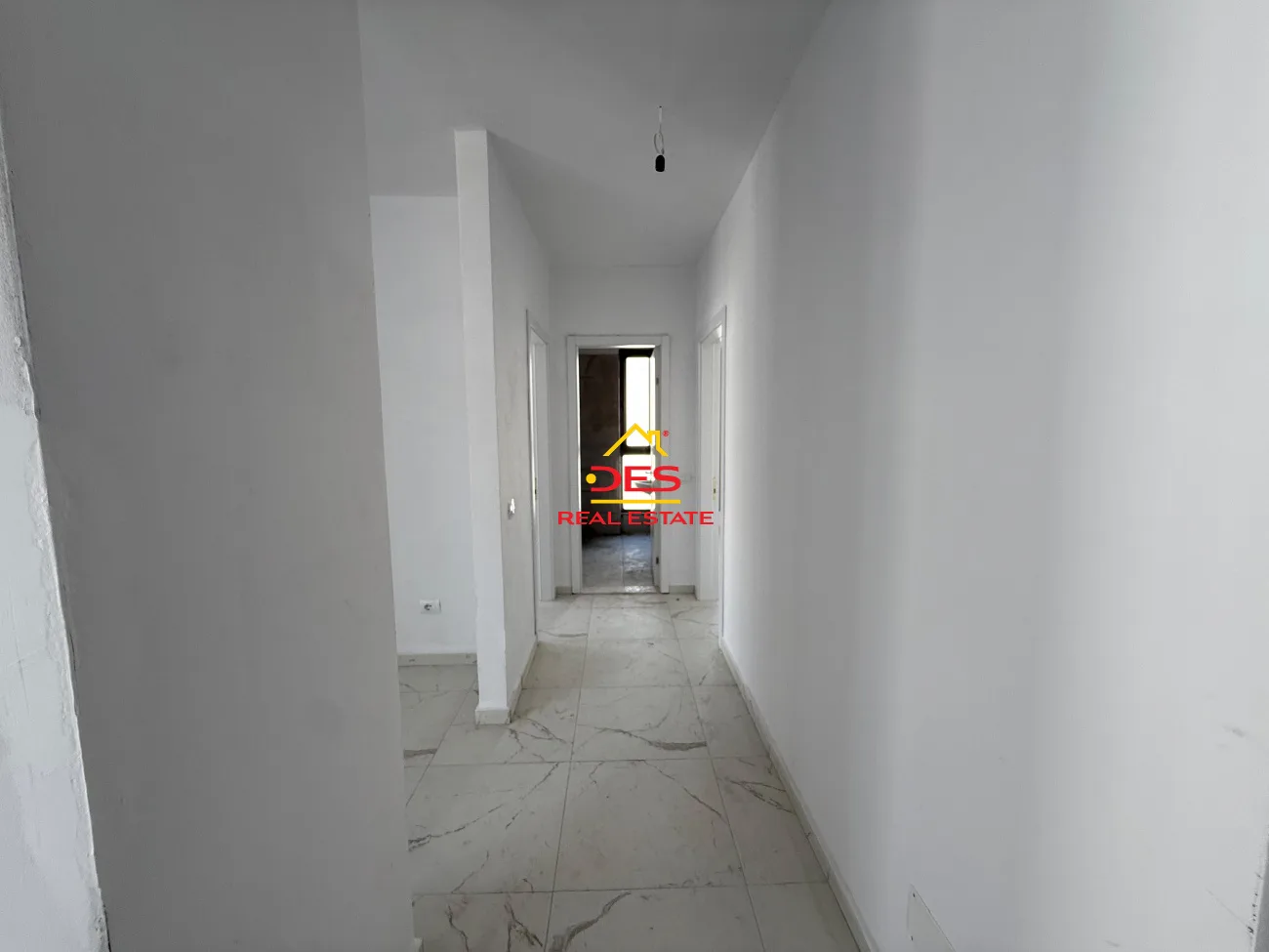 Shitet apartament 2+1+2 në orikum ,vlorë